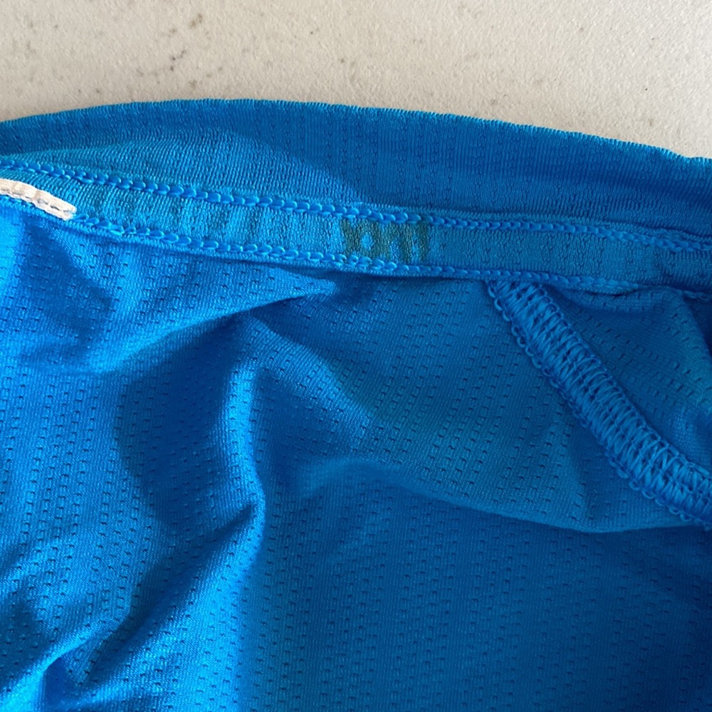 Lululemon Mens V Neck Tee - Picture 14 of 14